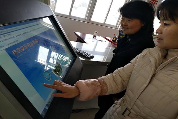 长丰县杨庙镇：以“两个中心”为平台，开展“互联网+信访”知识宣传.1.jpg