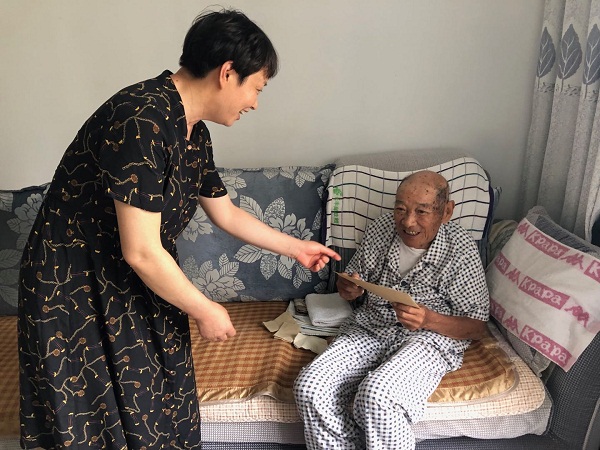 看望张冠武.jpg