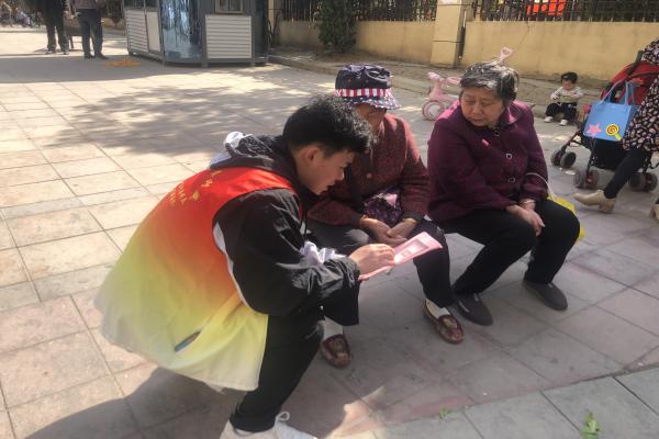 长丰(双凤)经开区阿奎利亚社区:“小板凳”架起党群服务“连心桥” 2.jpg